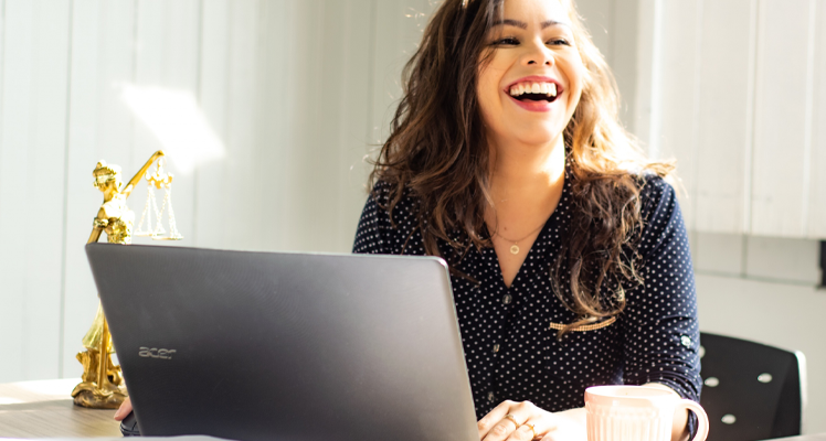 beneficios de trabajar con un traductor profesional